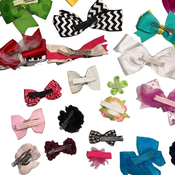Lot of Over 40 Girls Hair Bows Accessories Assorted Colorful Seasonal - Picture 9 of 9